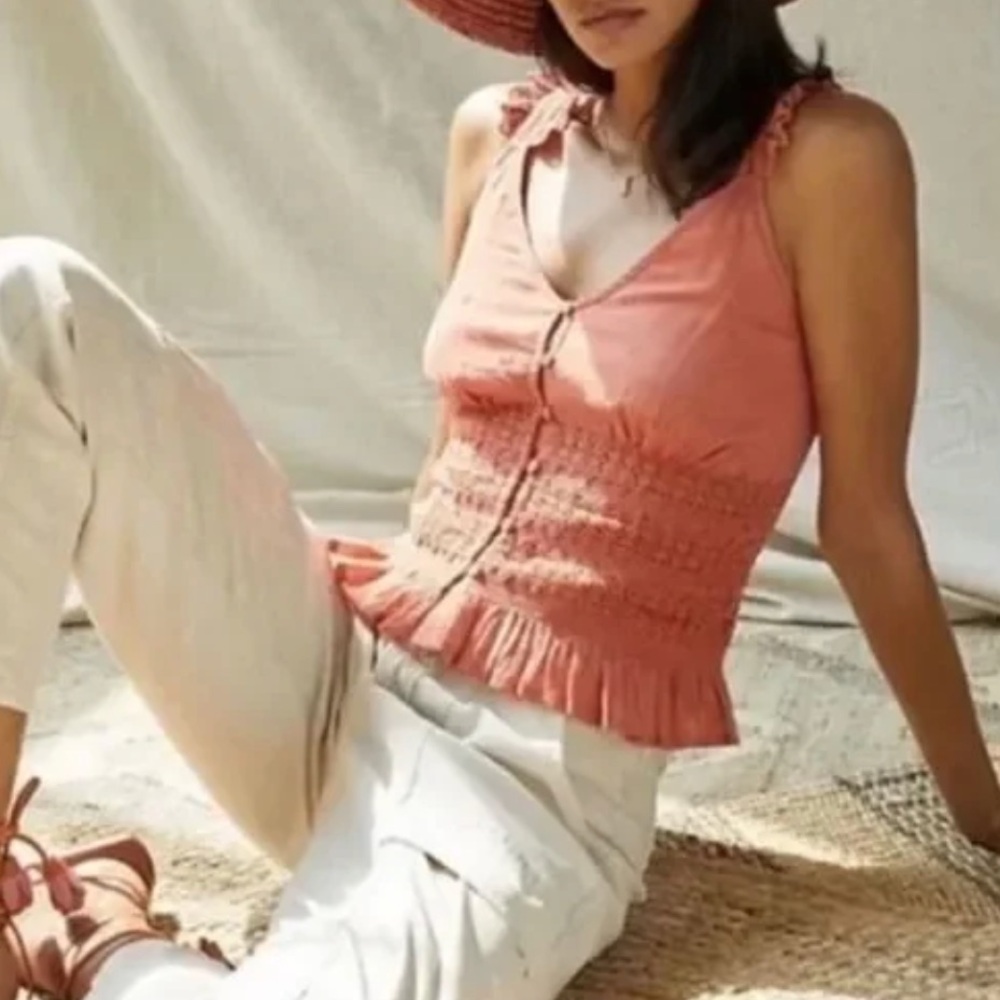 ANTHROPOLOGIE | Coral Ruched Lace Cami - Medium
